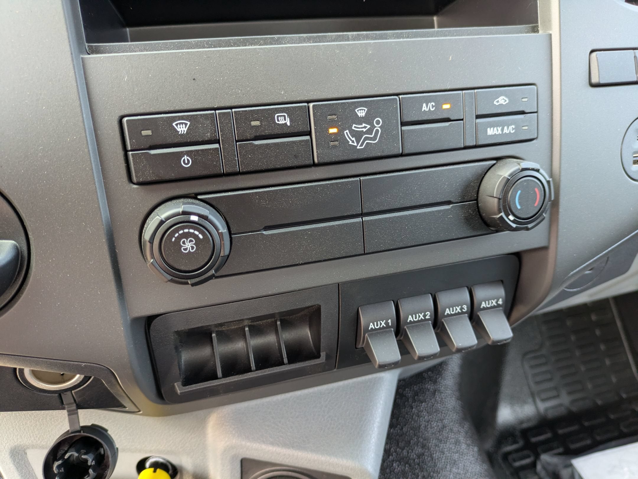 2027 Ford F-750SD Base