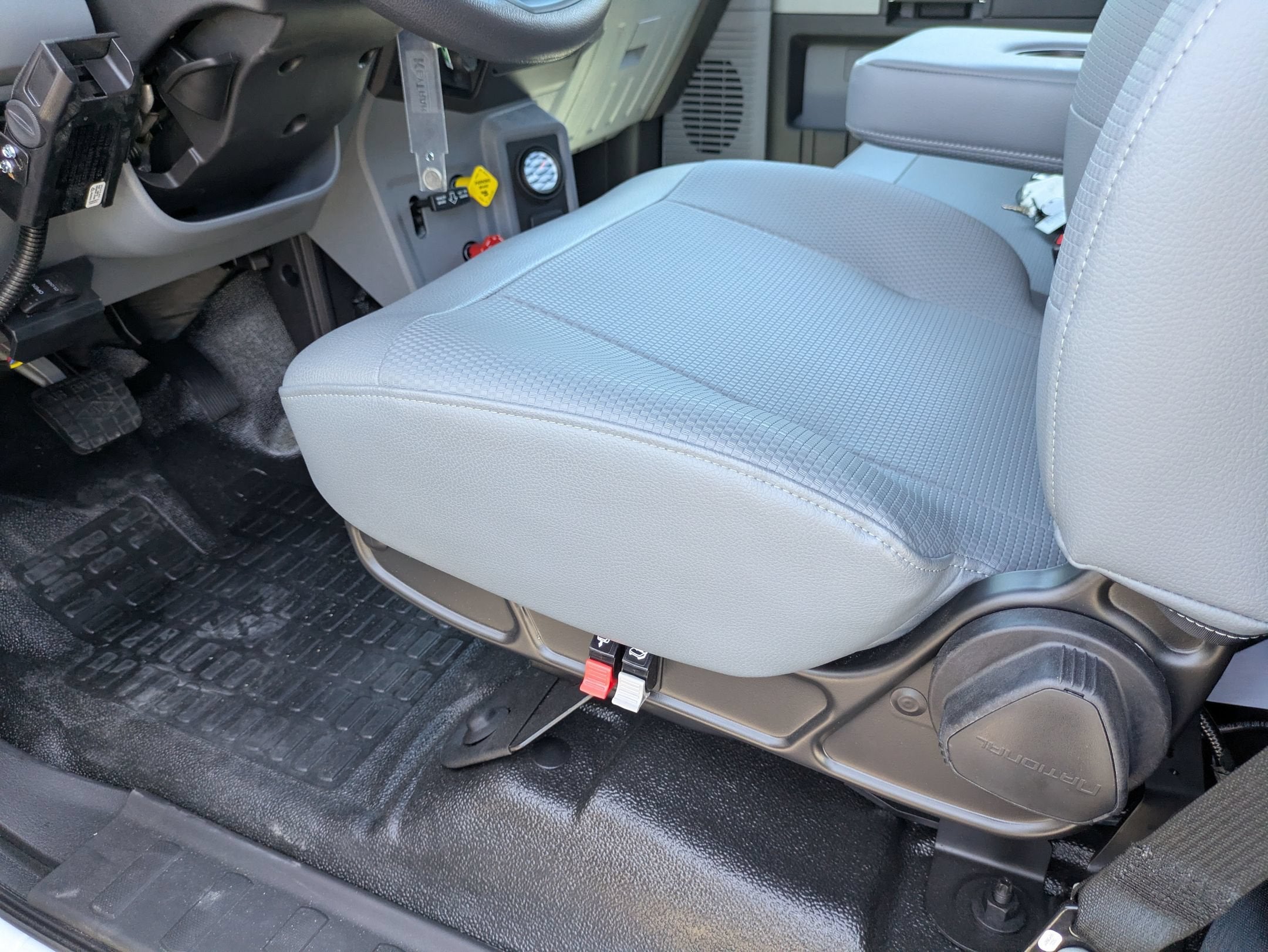 2027 Ford F-750SD Base