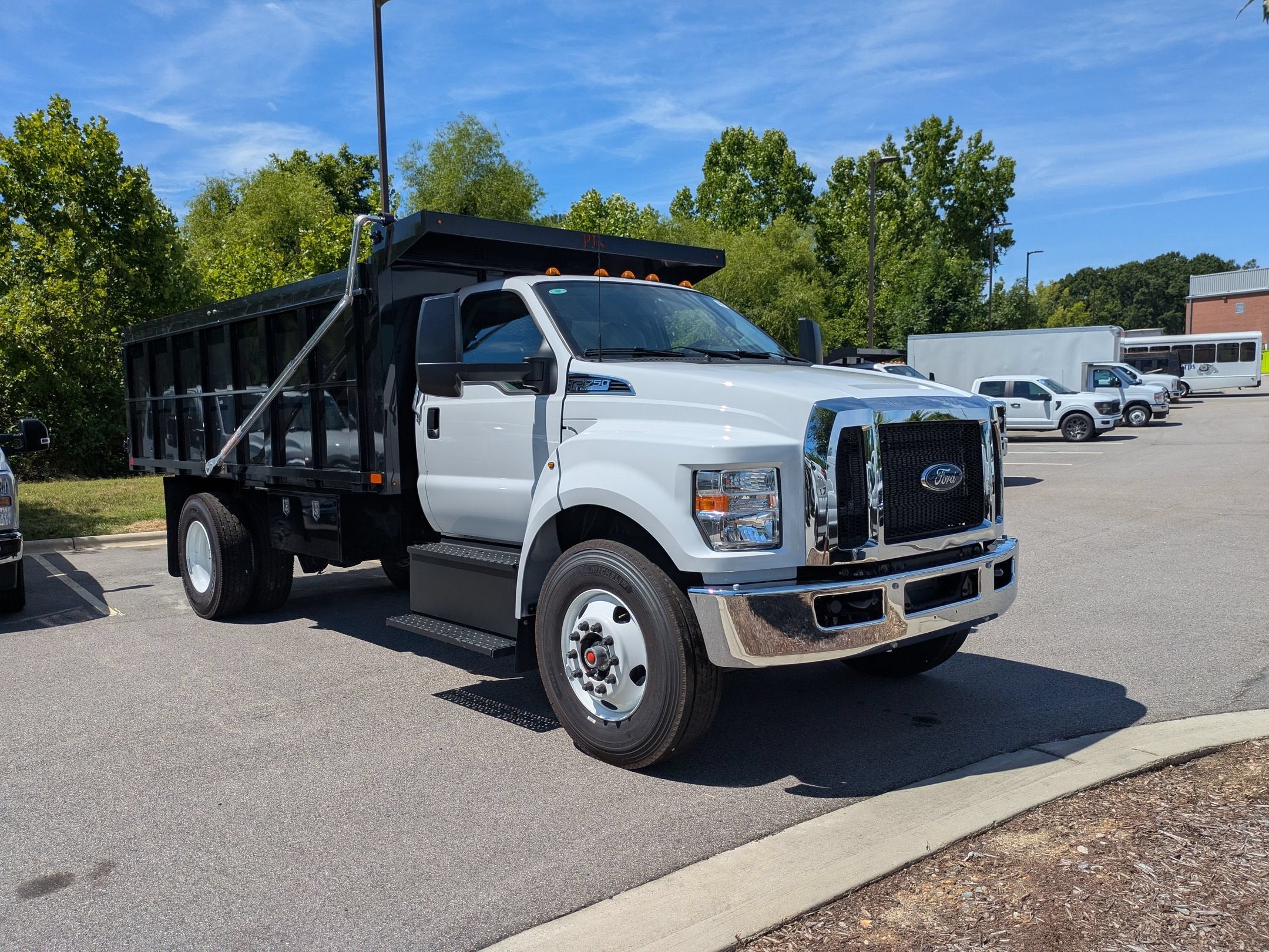 2027 Ford F-750SD Base