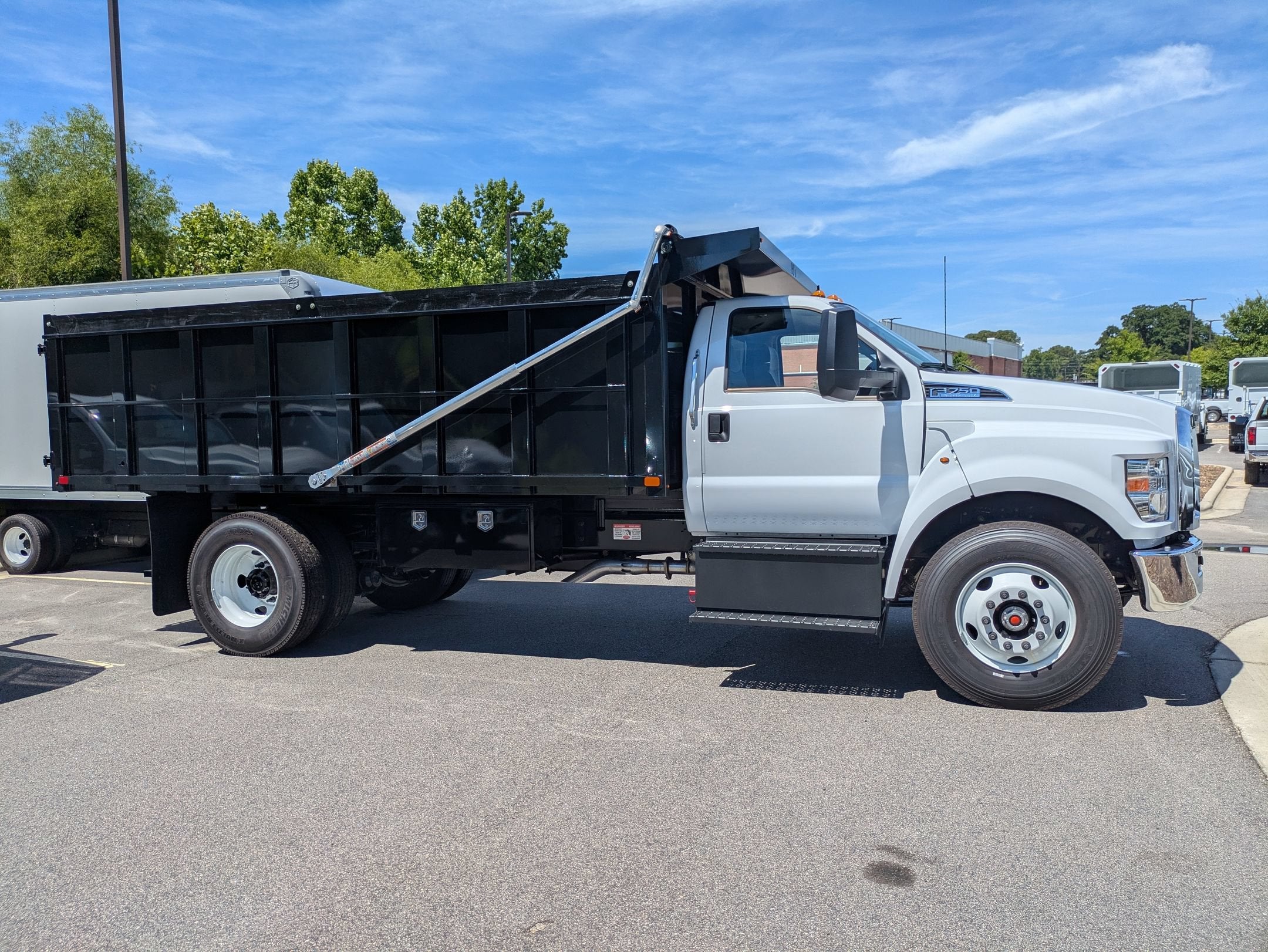 2027 Ford F-750SD Base