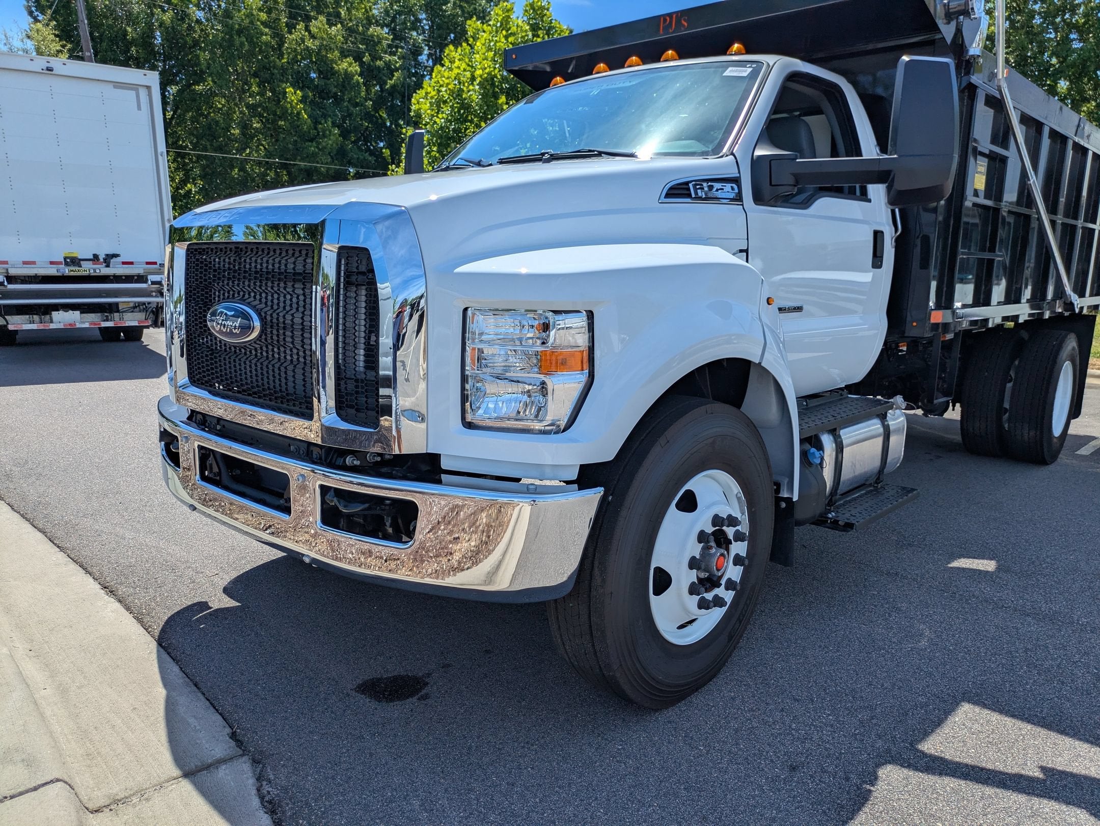 2027 Ford F-750SD Base