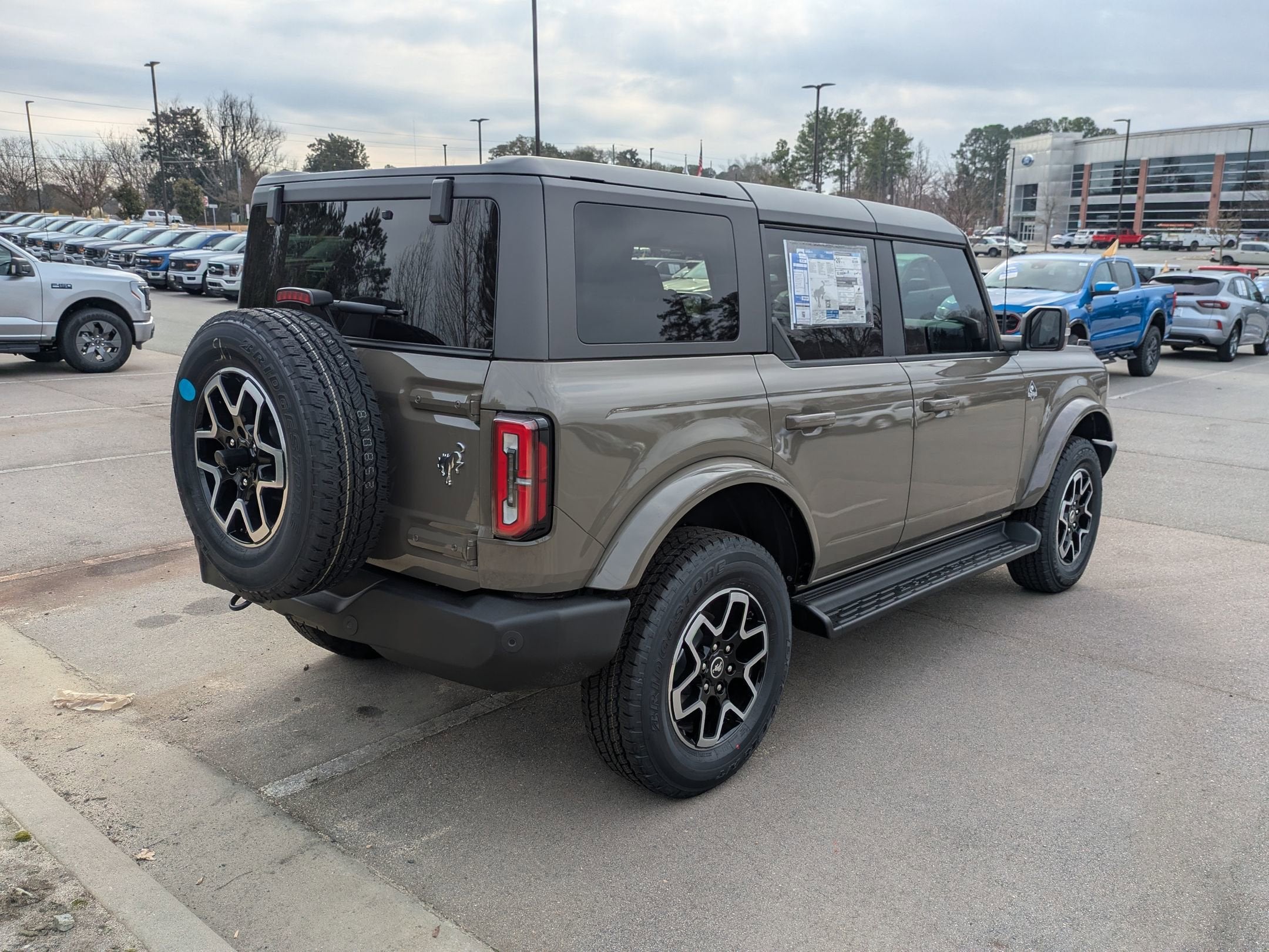 2025 Ford Bronco Outer Banks
