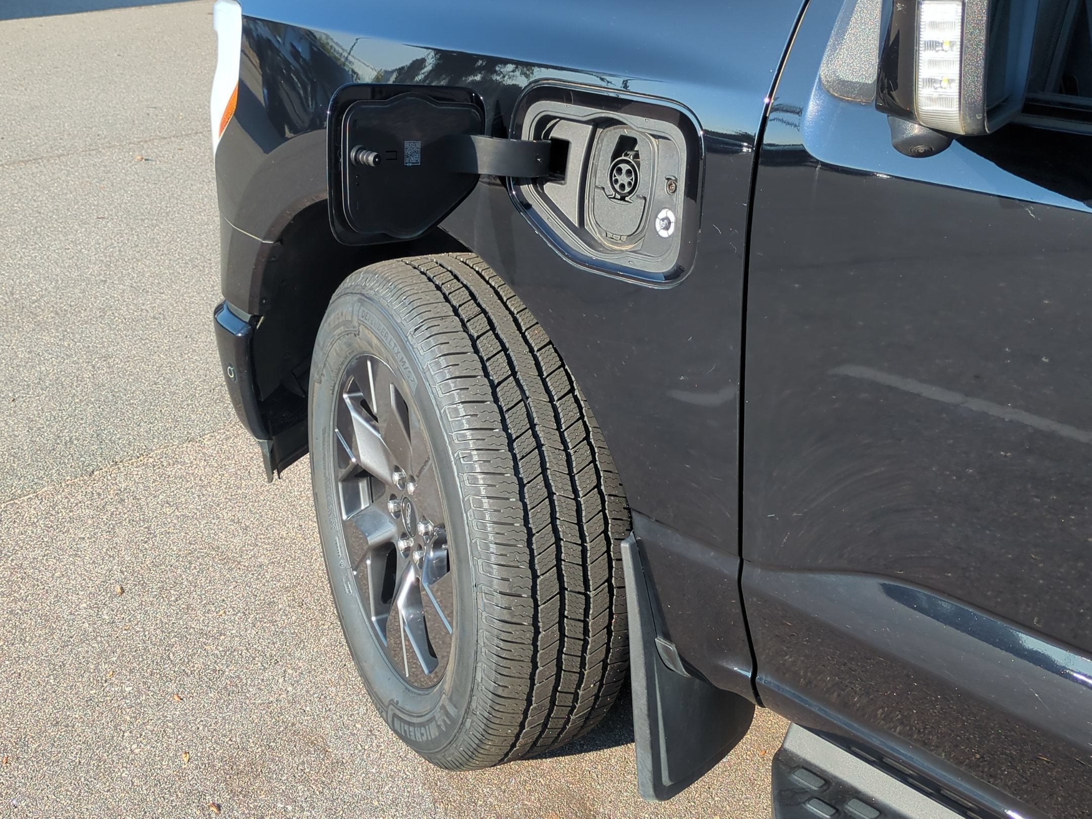 2023 Ford F-150 Lightning LARIAT