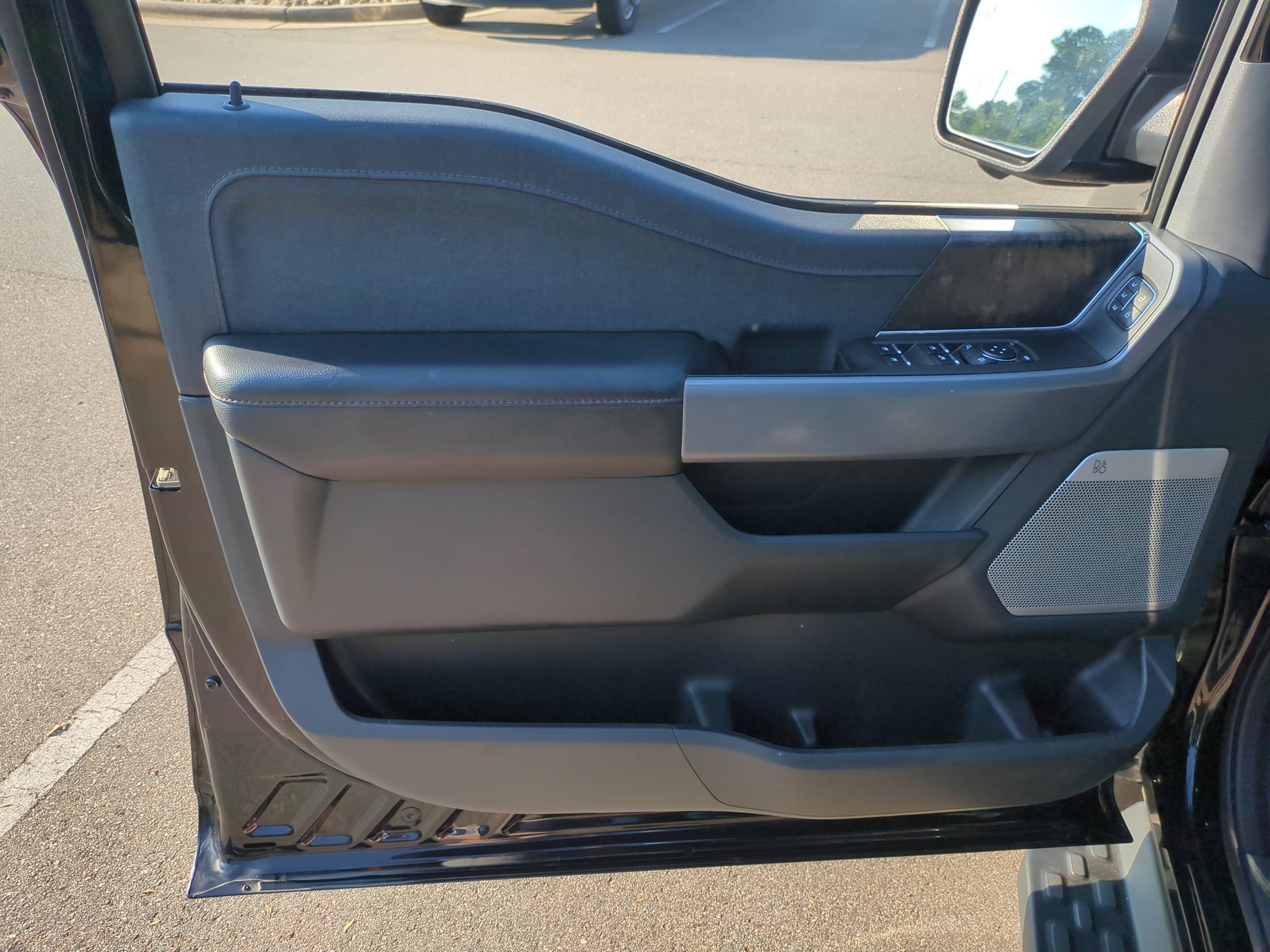 2023 Ford F-150 Lightning LARIAT
