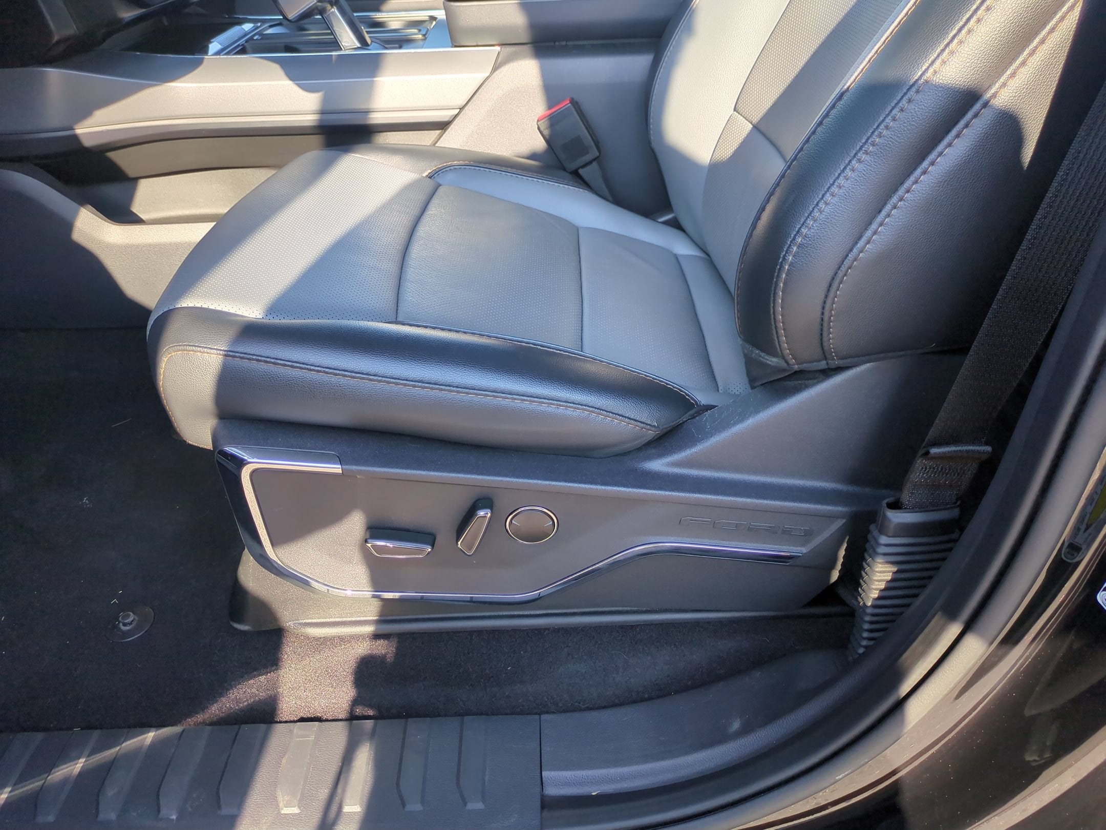 2023 Ford F-150 Lightning LARIAT