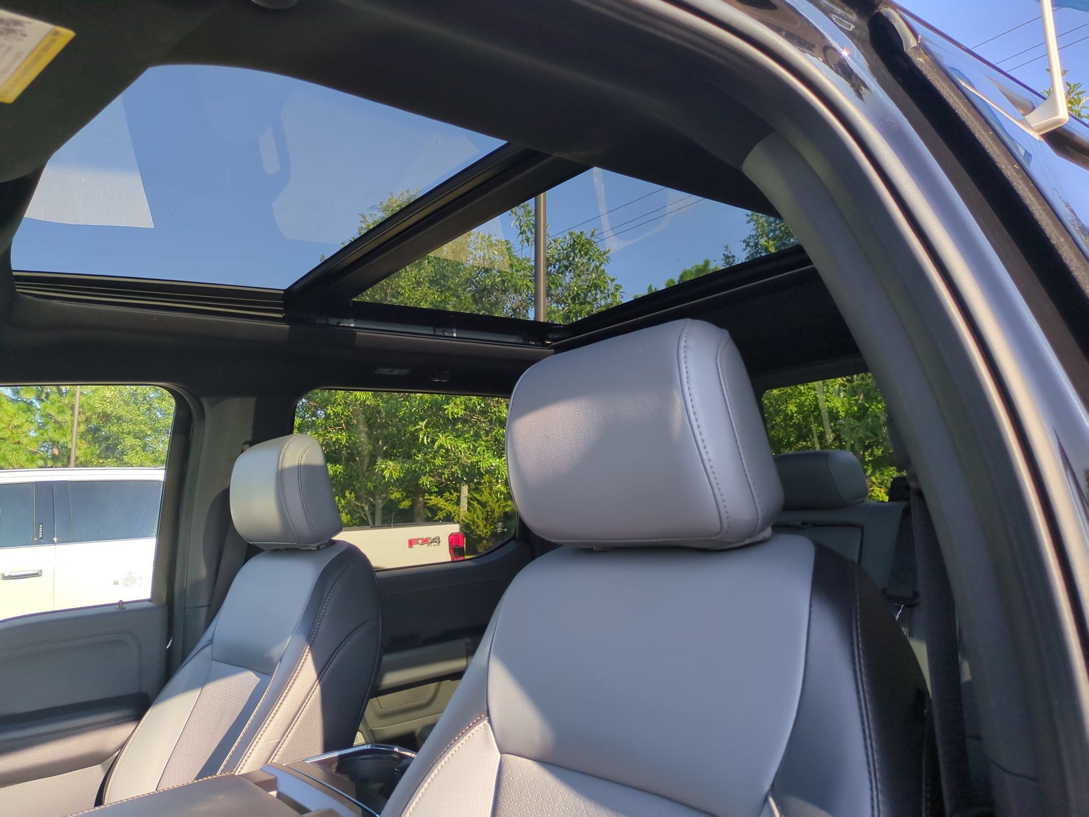 2023 Ford F-150 Lightning LARIAT