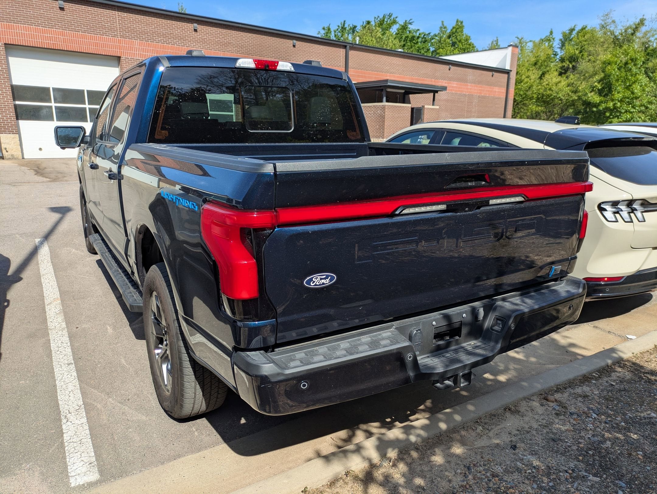 2024 Ford F-150 Lightning LARIAT
