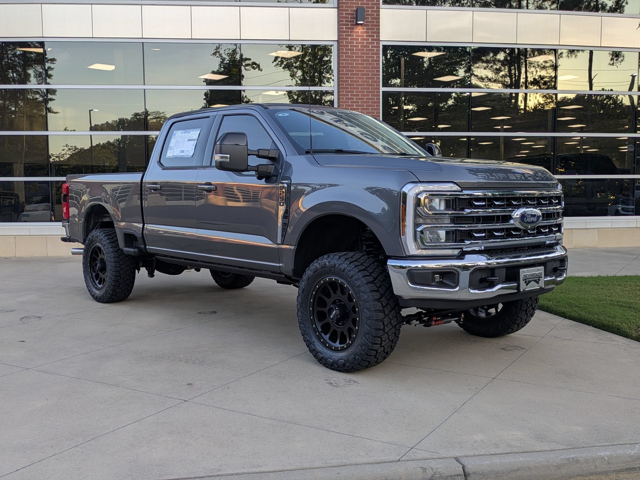 2026 Ford Super Duty F-250 SRW CUSTOM LARIAT LEVEL KIT WHEELS TIRES POWER BOARDS