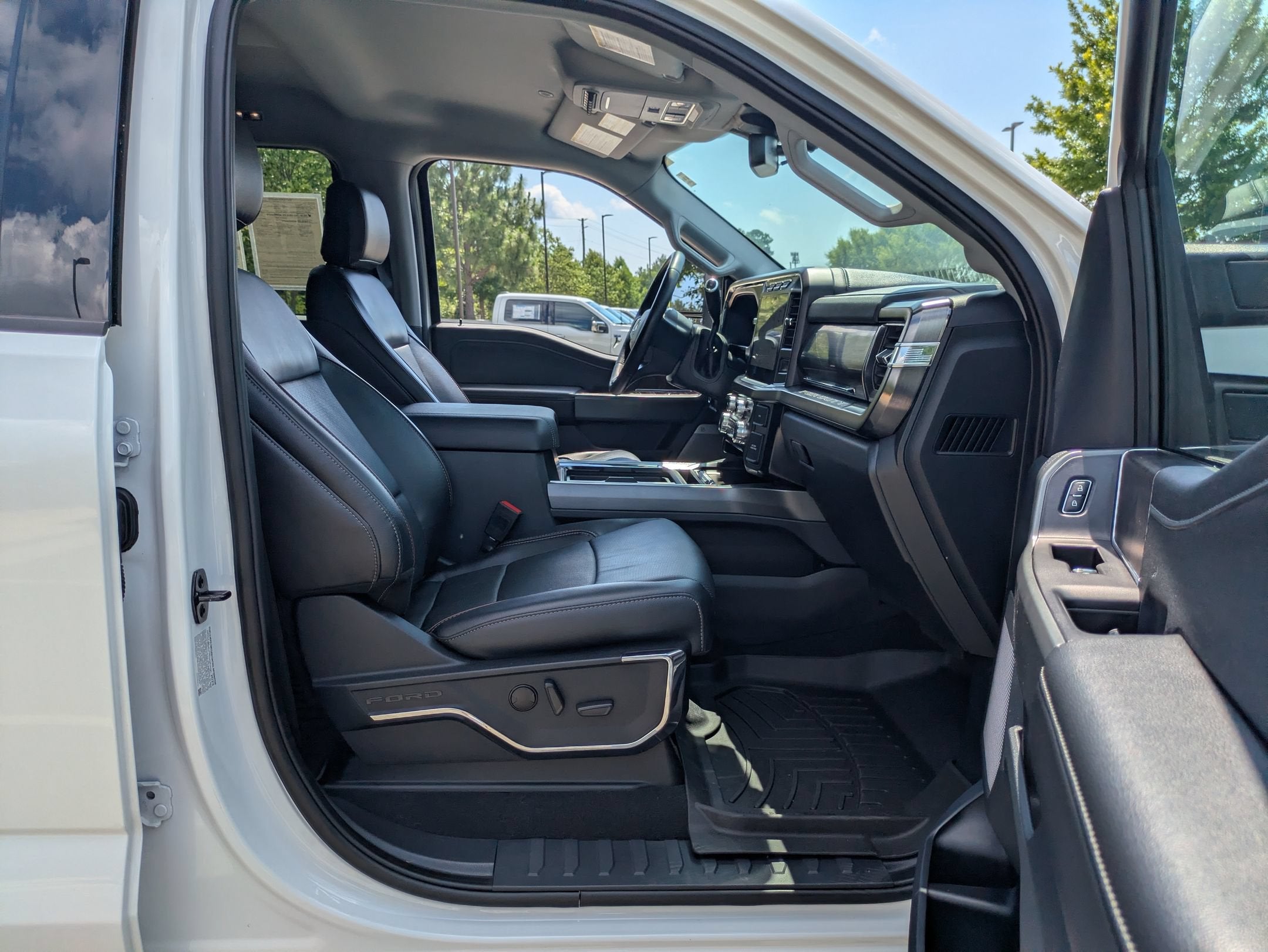2023 Ford Super Duty F-250 SRW LARIAT