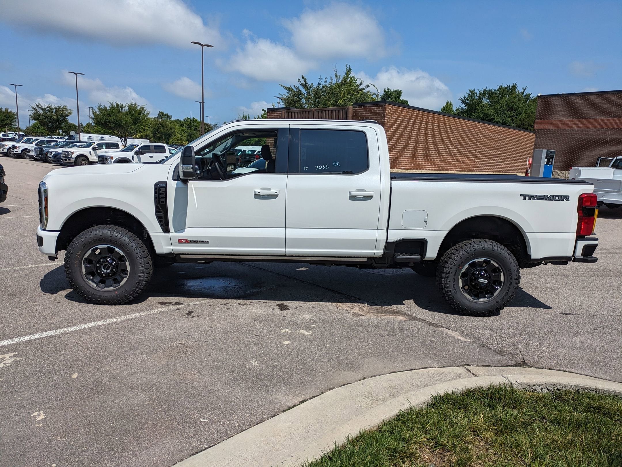 2025 Ford Super Duty F-350 SRW LARIAT