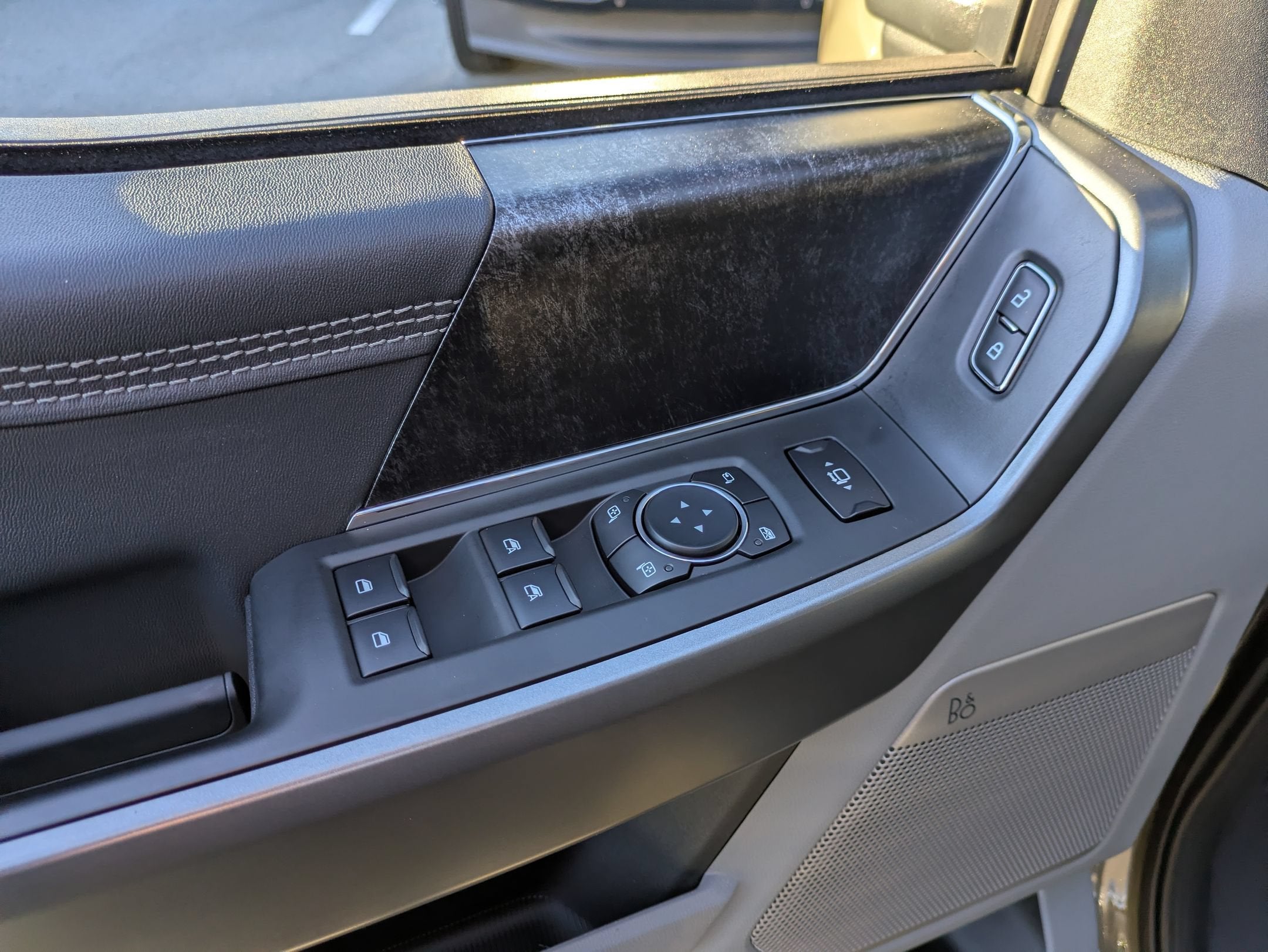 2027 Ford Super Duty F-350 SRW XLT