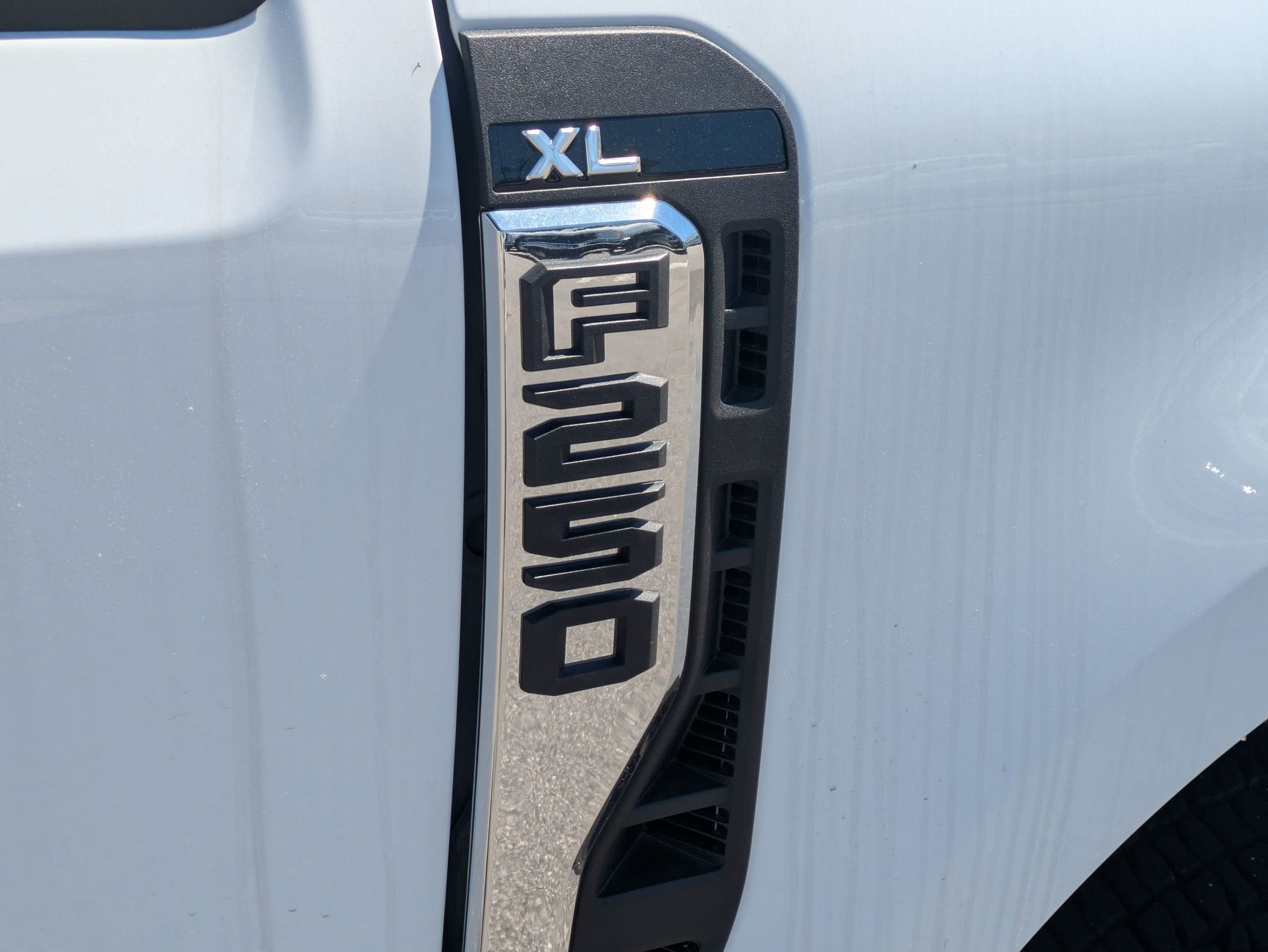 2026 Ford Super Duty F-350 SRW XLT