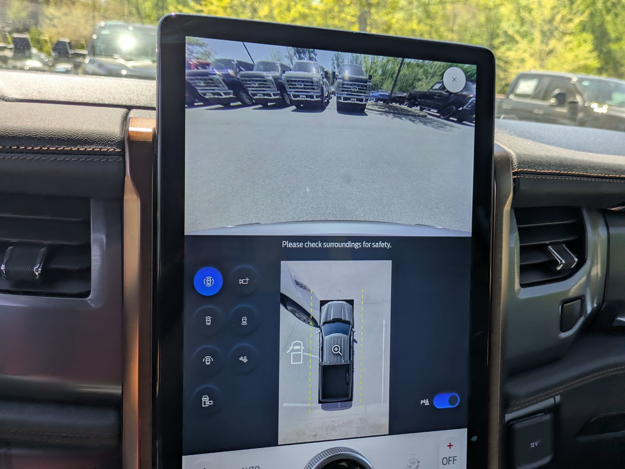 2023 Ford F-150 Lightning LARIAT