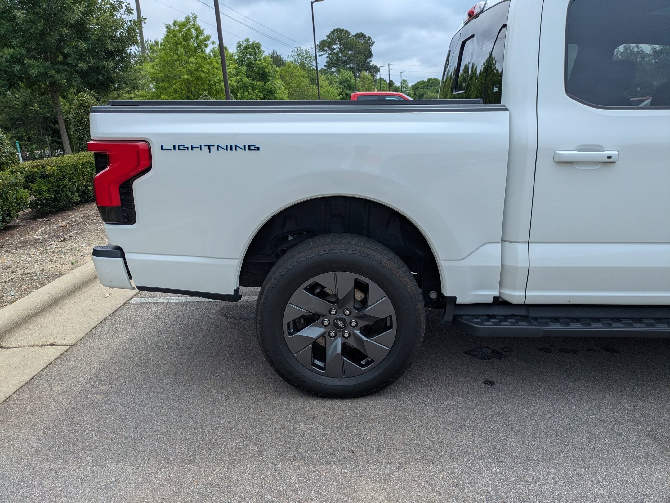 2025 Ford F-150 Lightning LARIAT