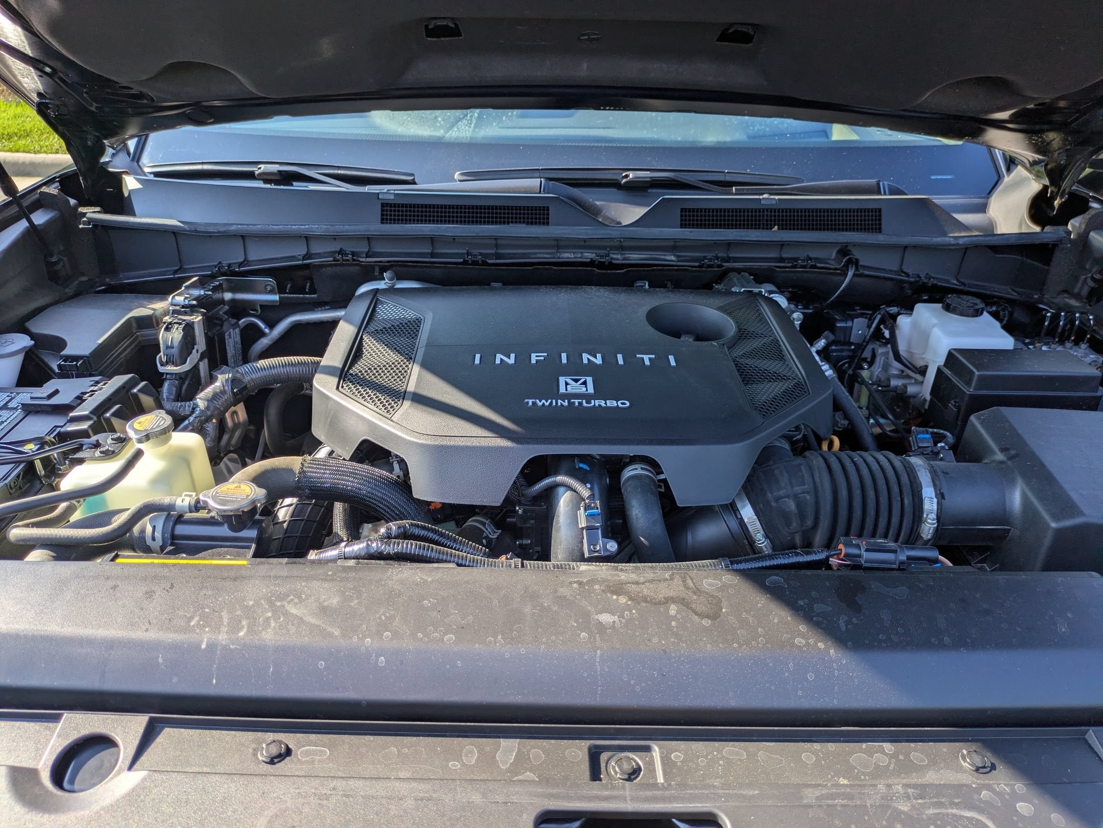 2025 INFINITI QX80 LUXE