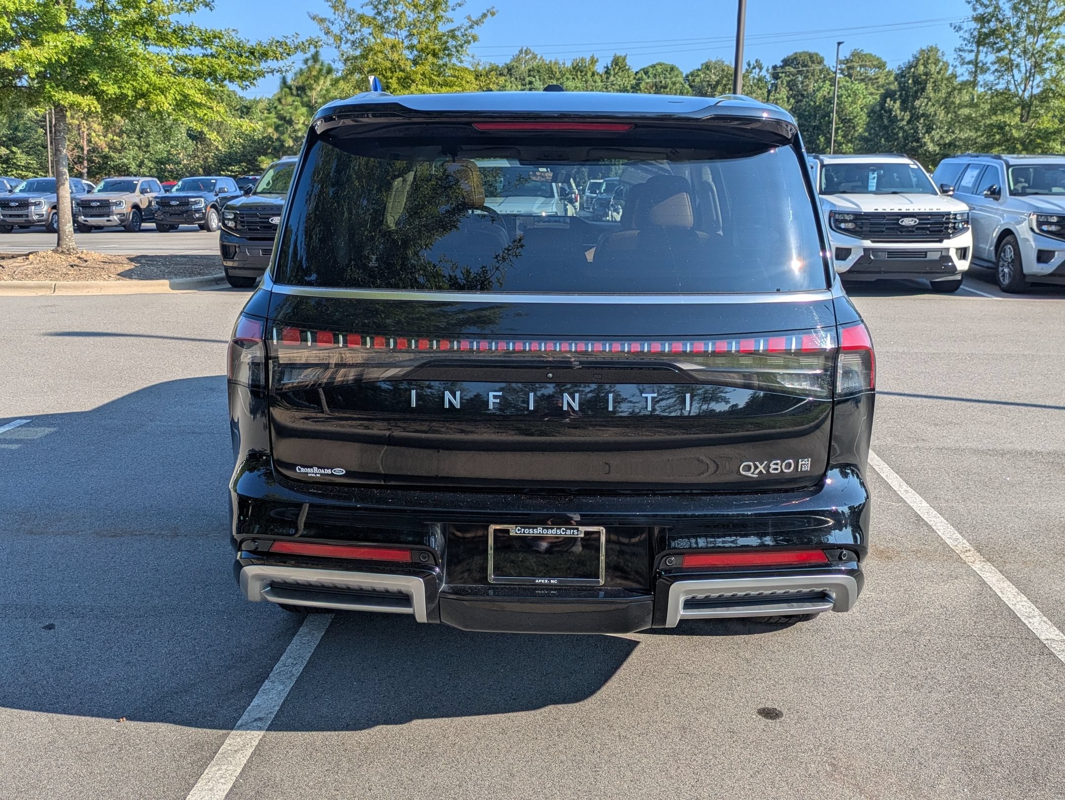 2025 INFINITI QX80 LUXE