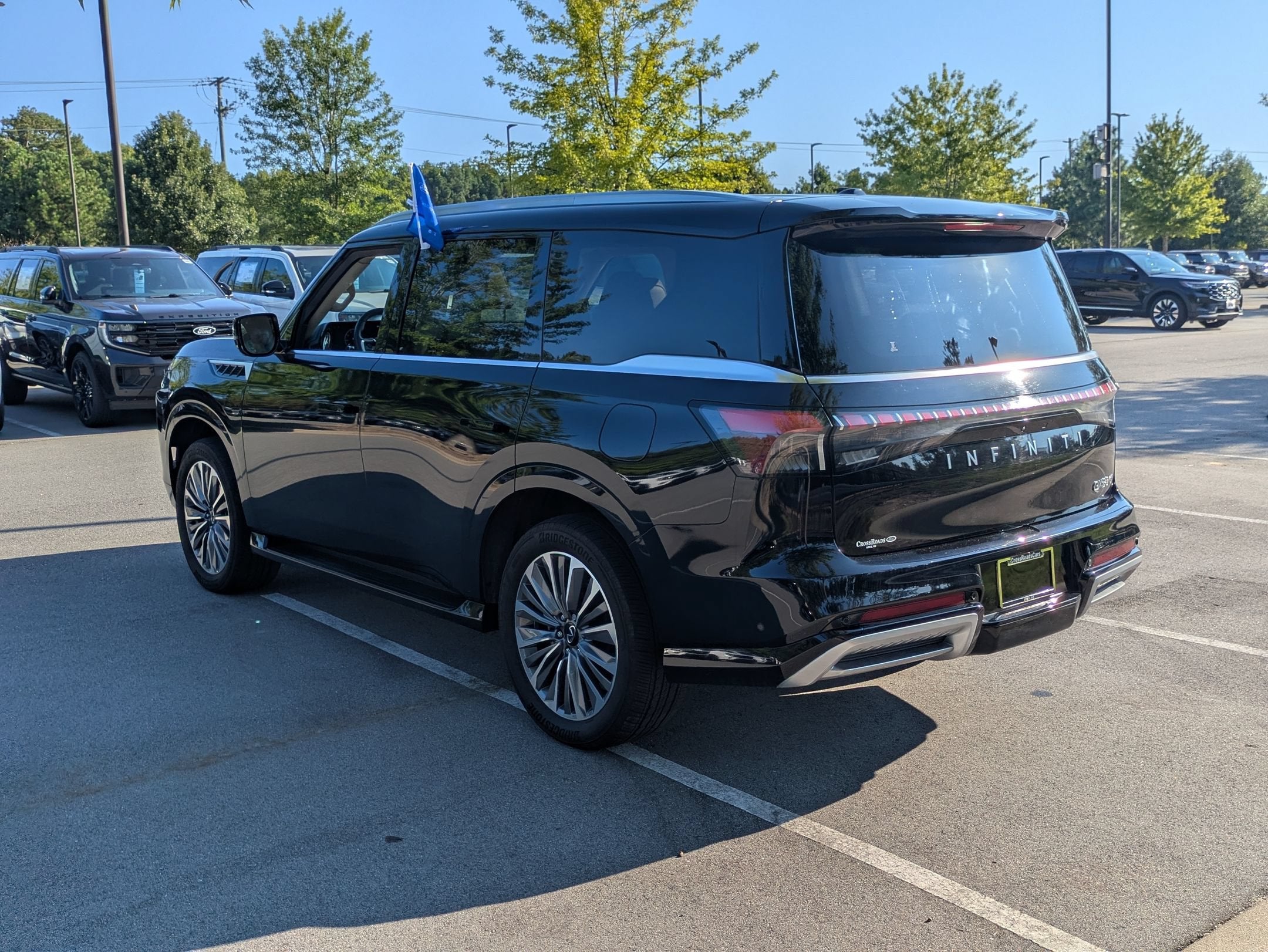 2025 INFINITI QX80 LUXE