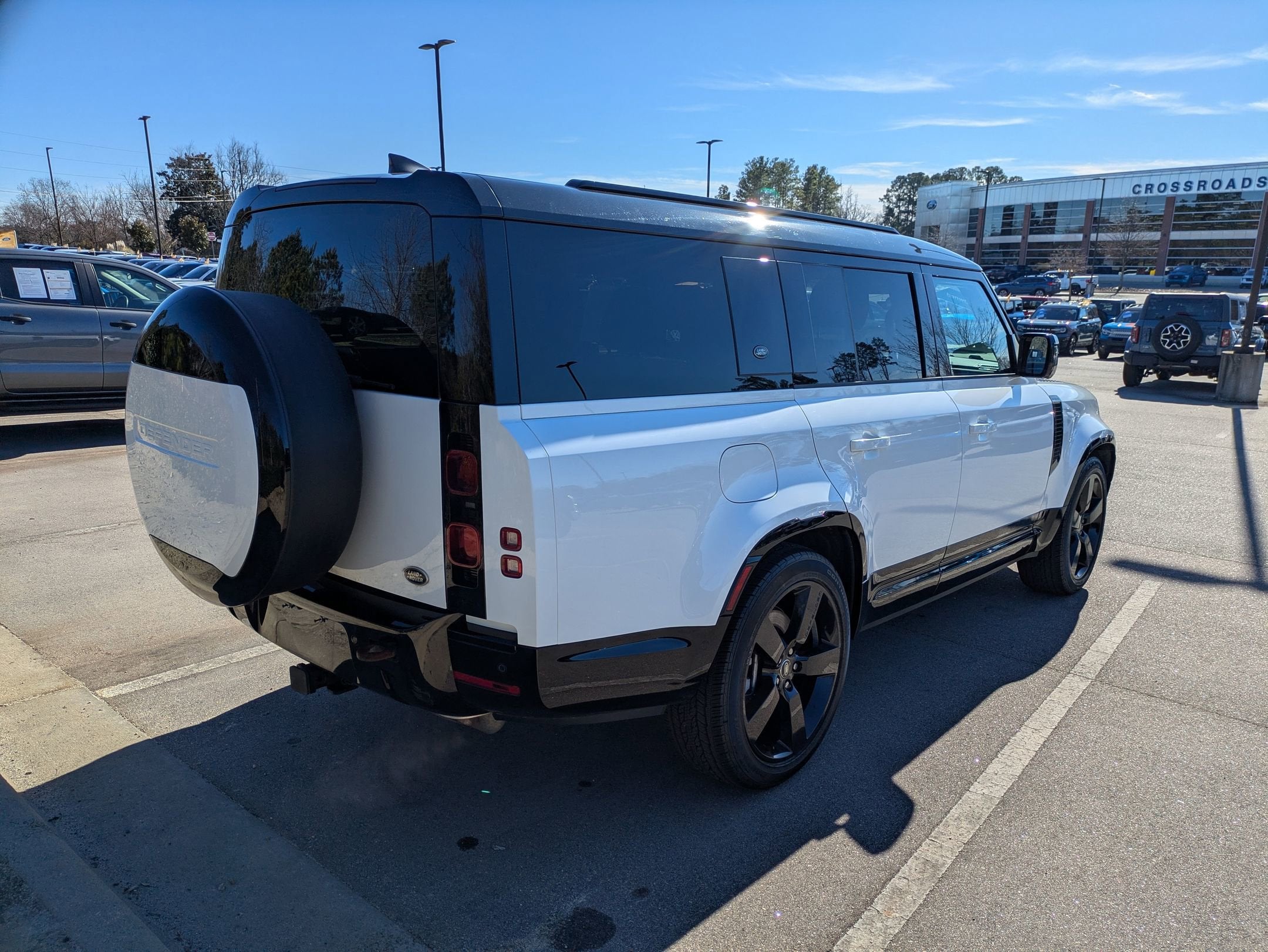 2023 Land Rover Defender X-Dynamic SE