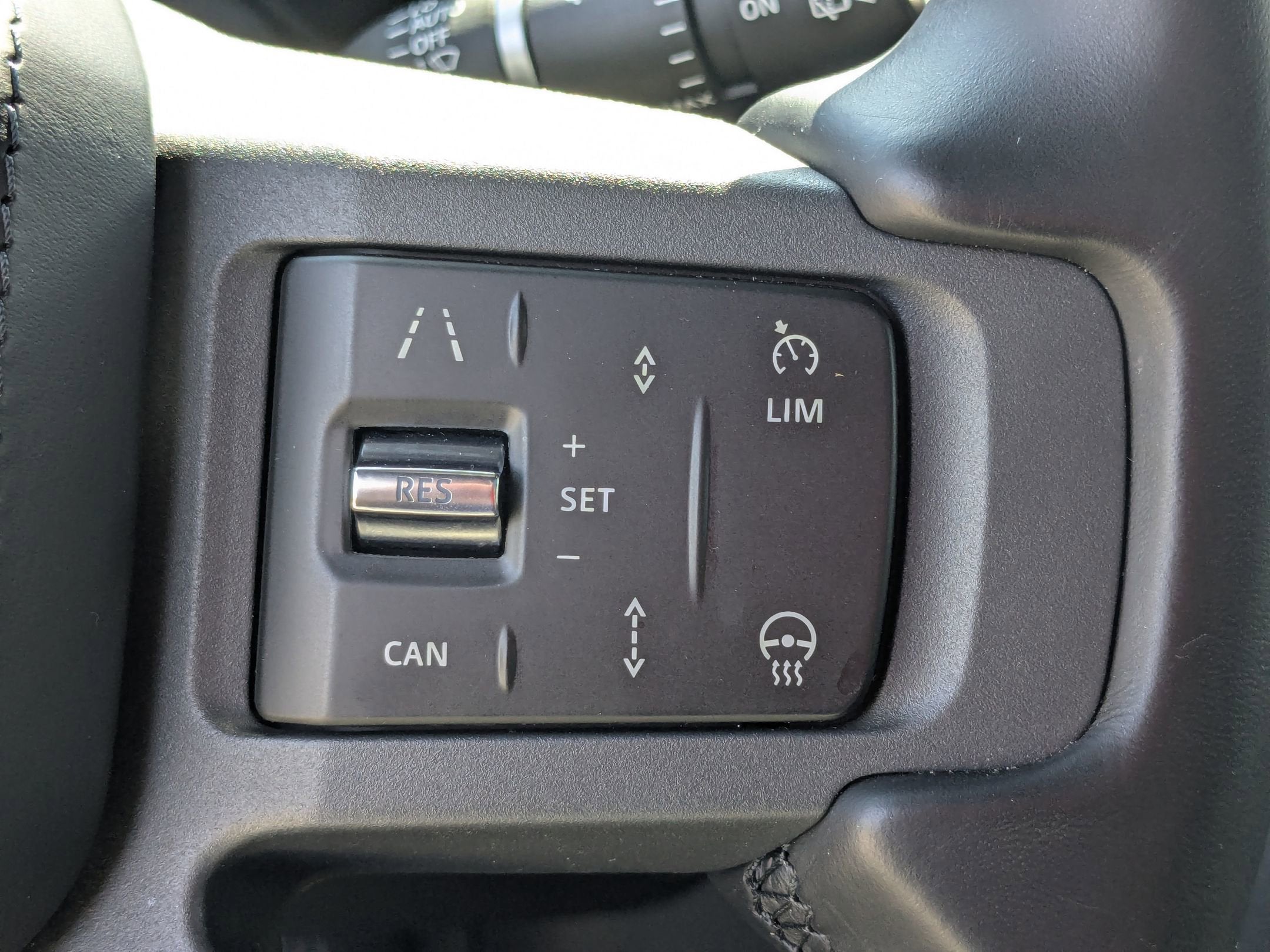 2024 Land Rover Defender X-Dynamic SE