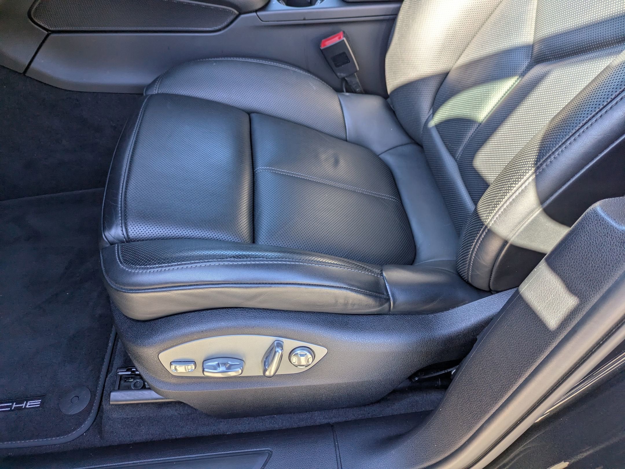 2024 Porsche Macan T