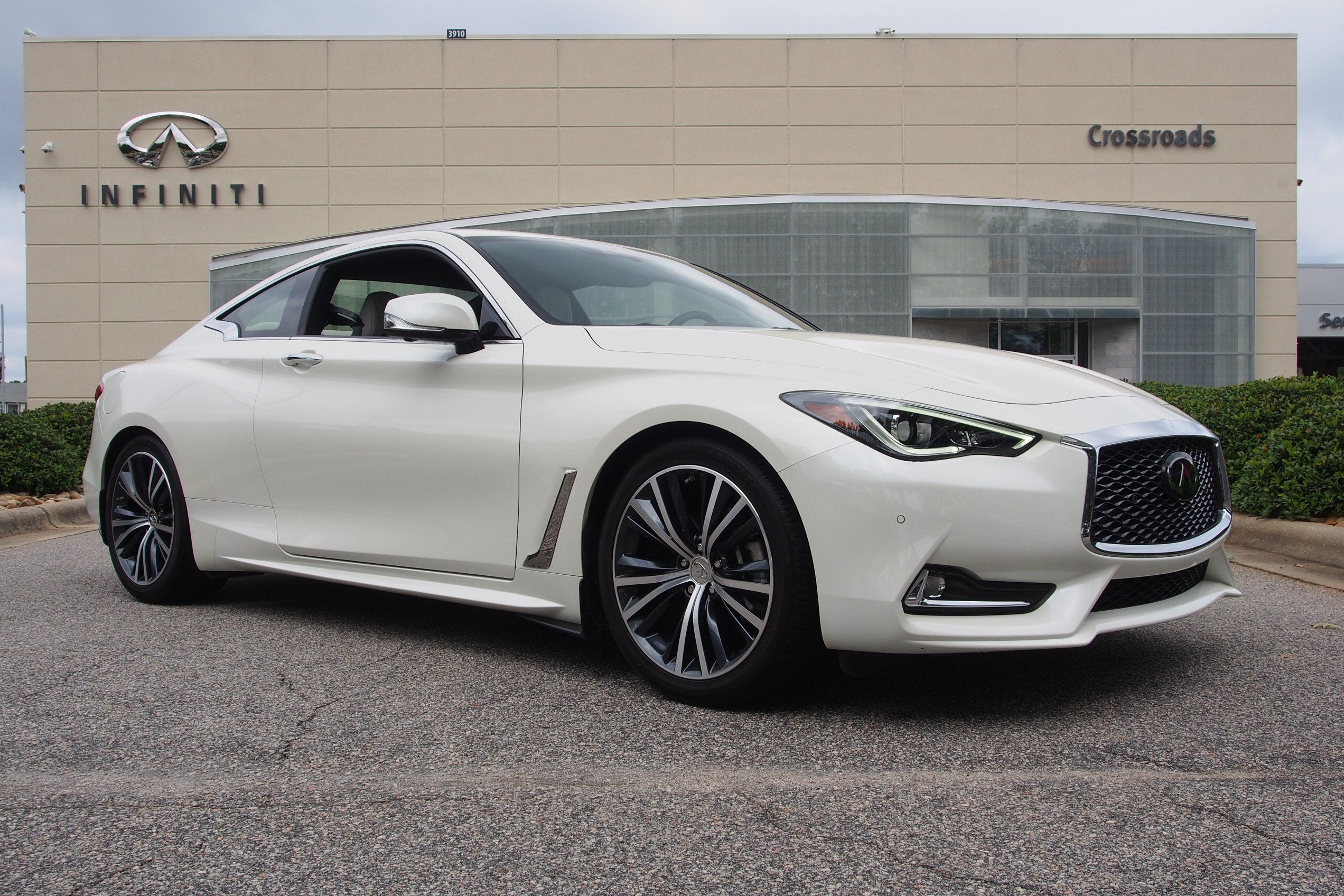 2022 INFINITI Q60 LUXE