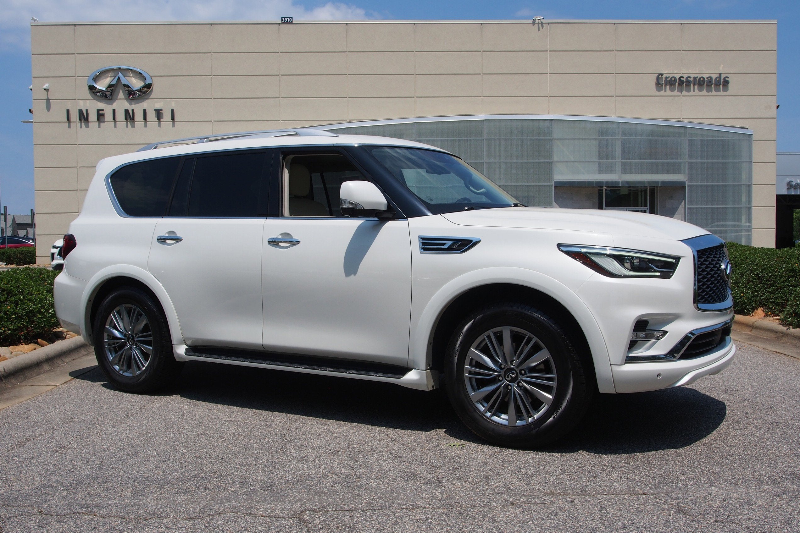 2021 INFINITI QX80 LUXE
