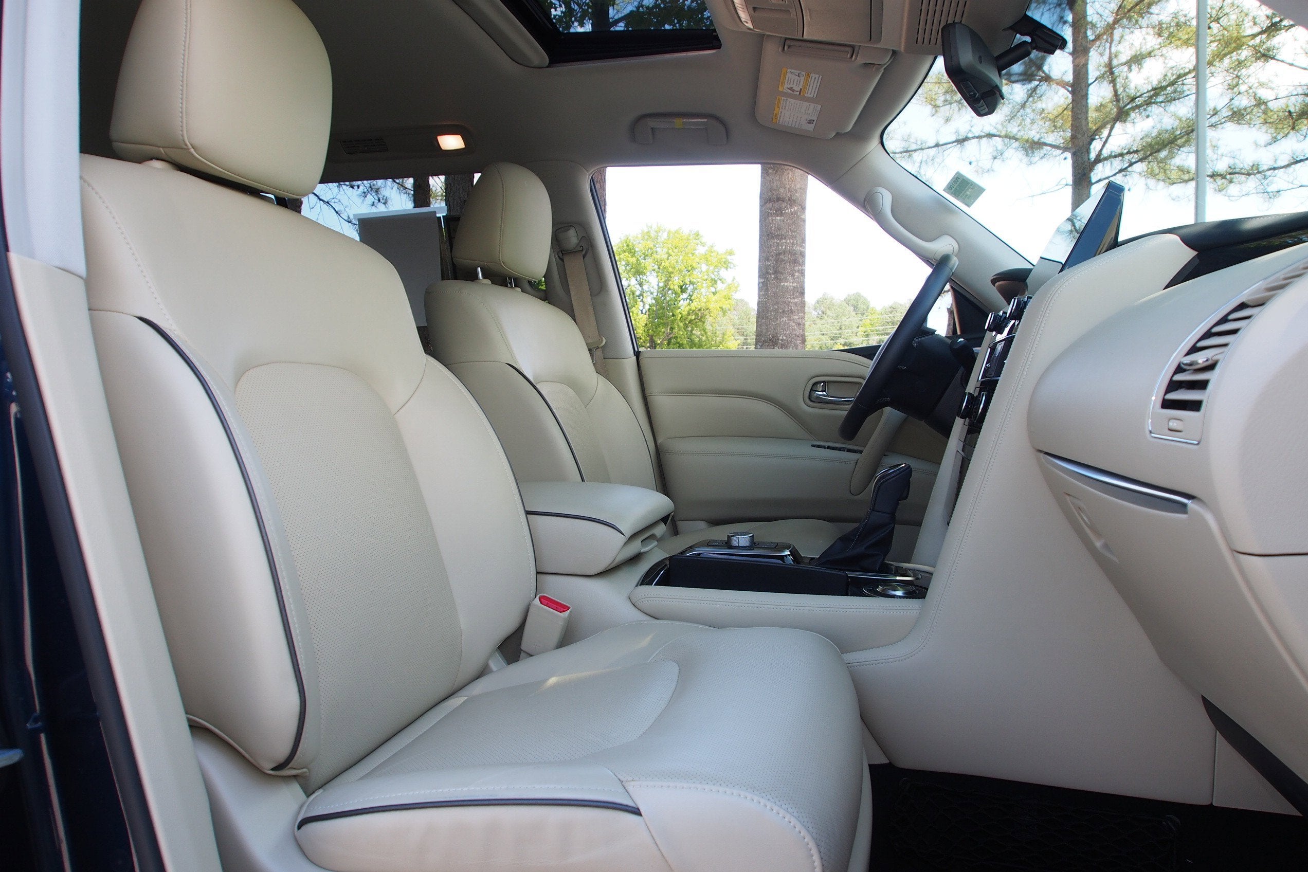 2023 INFINITI QX80 LUXE