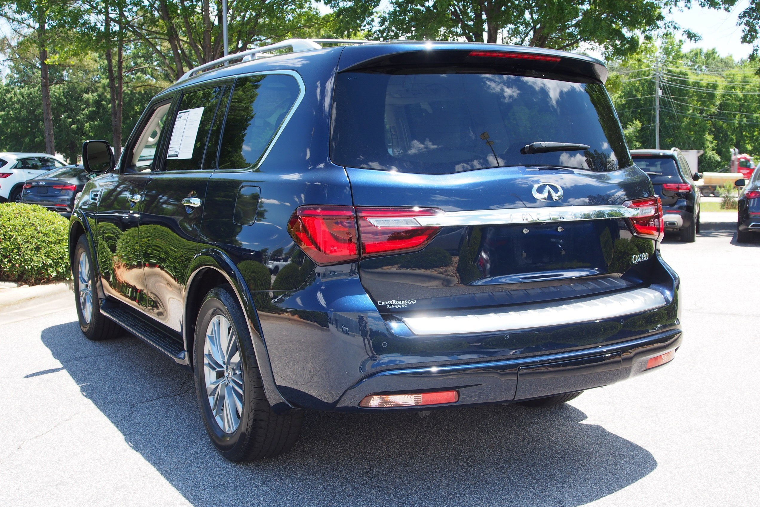 2023 INFINITI QX80 LUXE