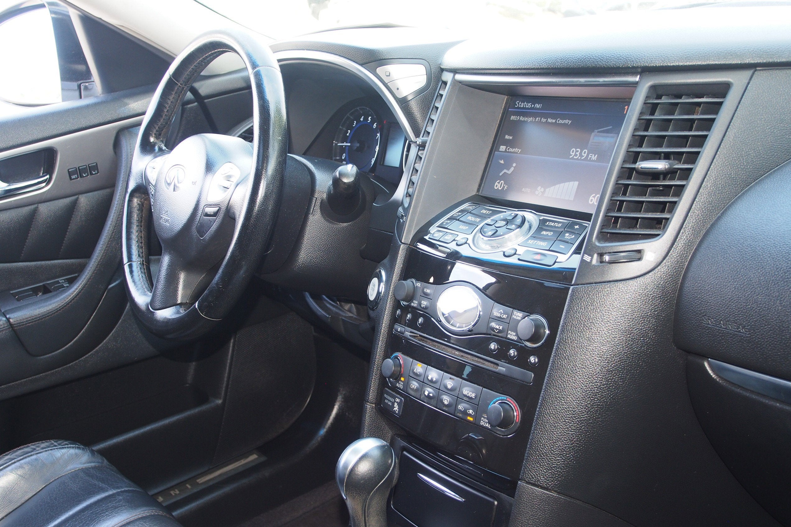 2017 INFINITI QX70 Base