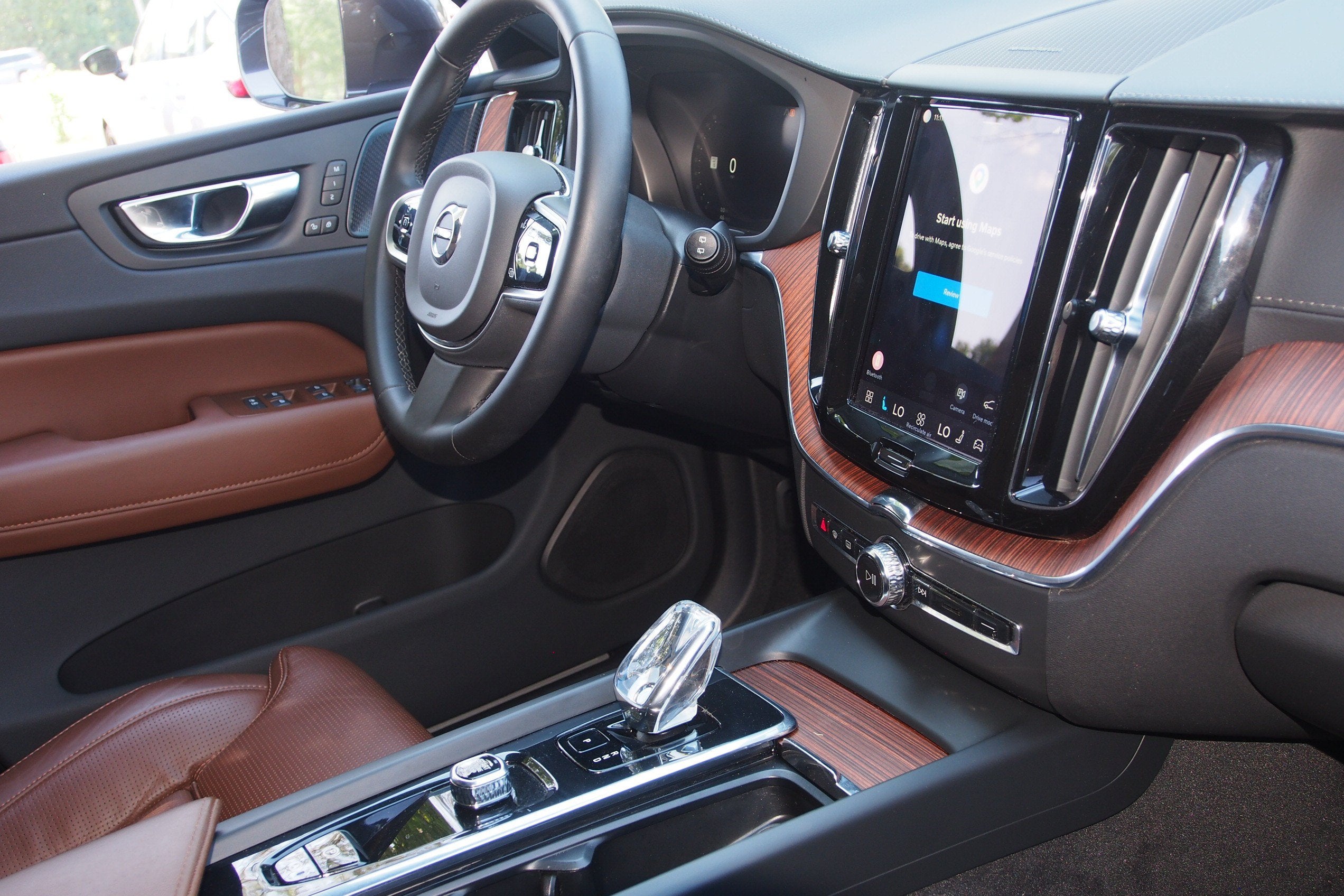 2023 Volvo XC60 Ultimate Bright Theme