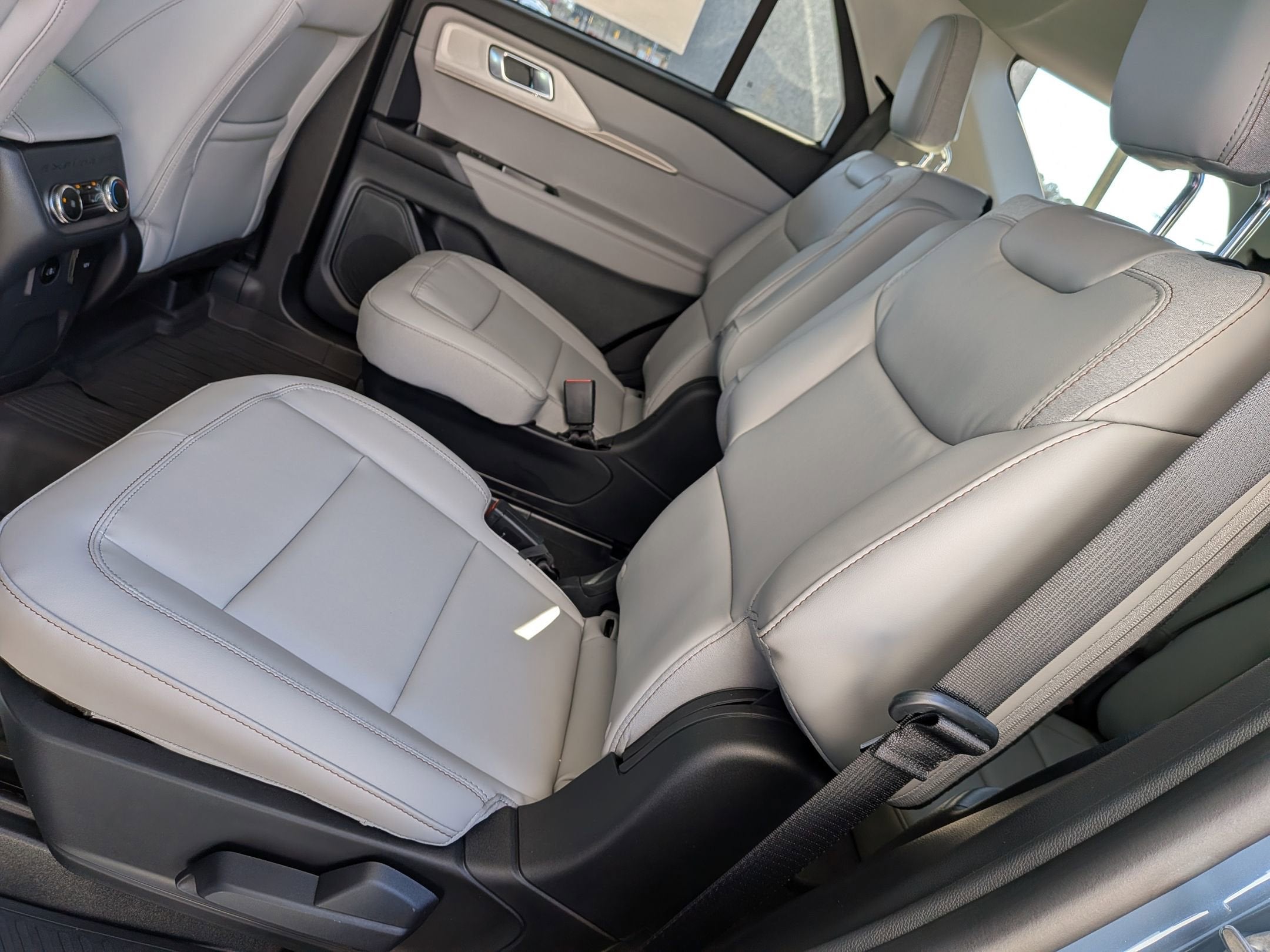 2026 Ford Explorer Active w/100A Pkg