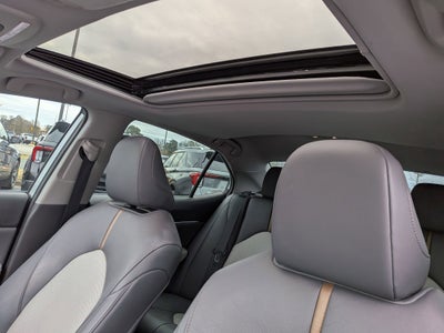 2020 Toyota Camry Hybrid XLE