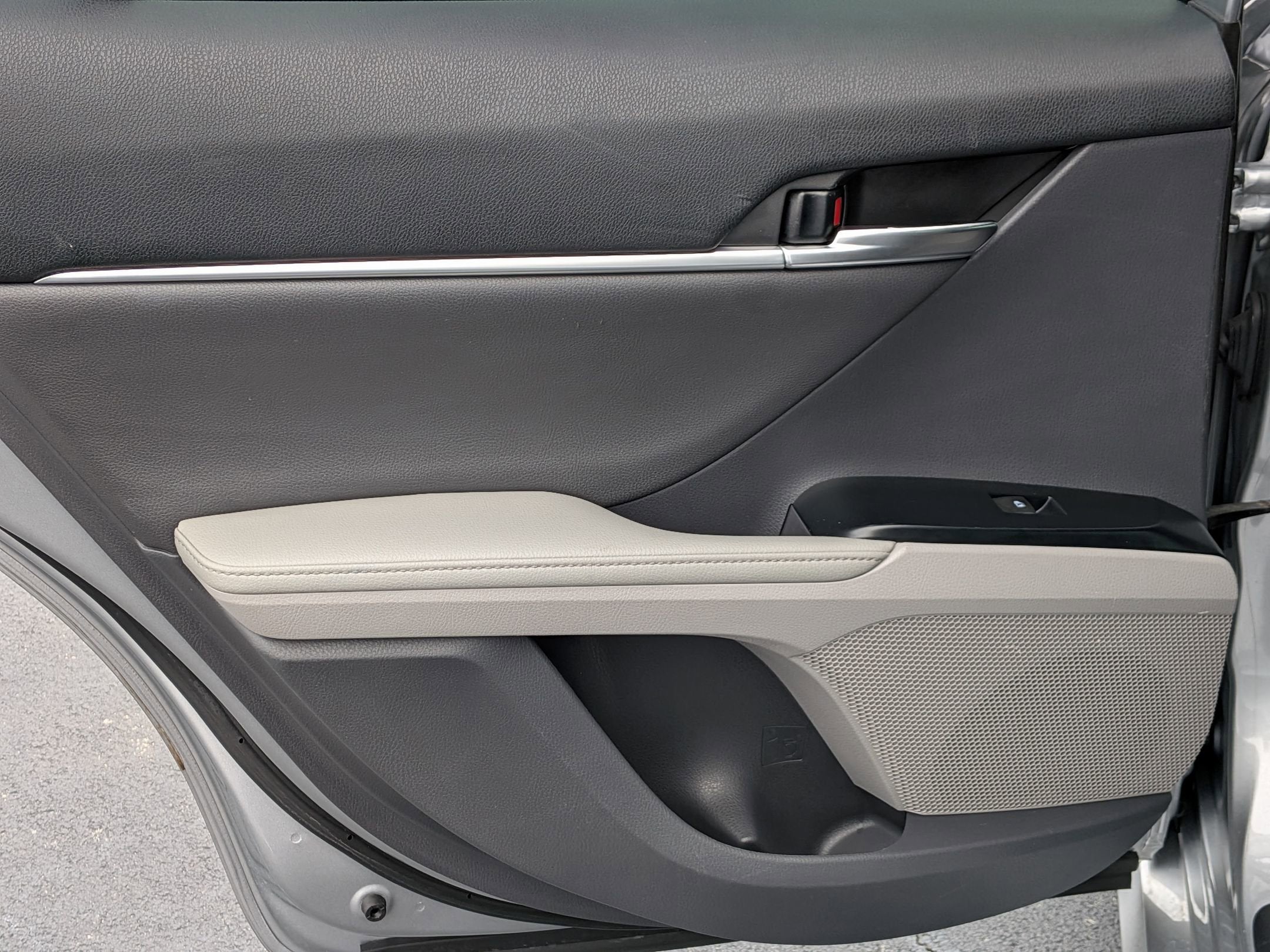 2020 Toyota Camry Hybrid XLE