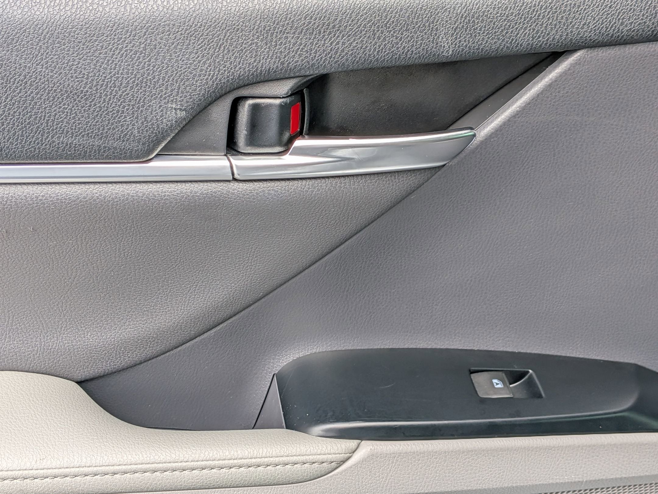 2020 Toyota Camry Hybrid XLE