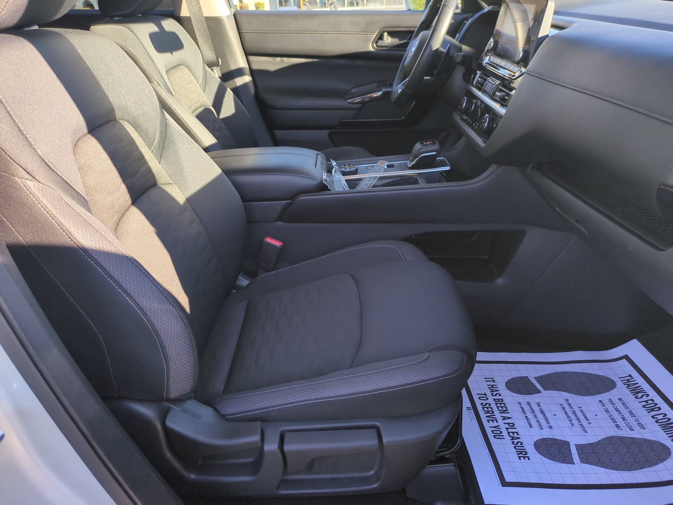 2025 Nissan Pathfinder SV